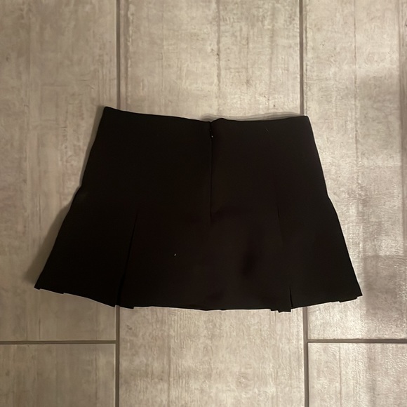 mini skirt with built in shorts - Picture 2 of 2